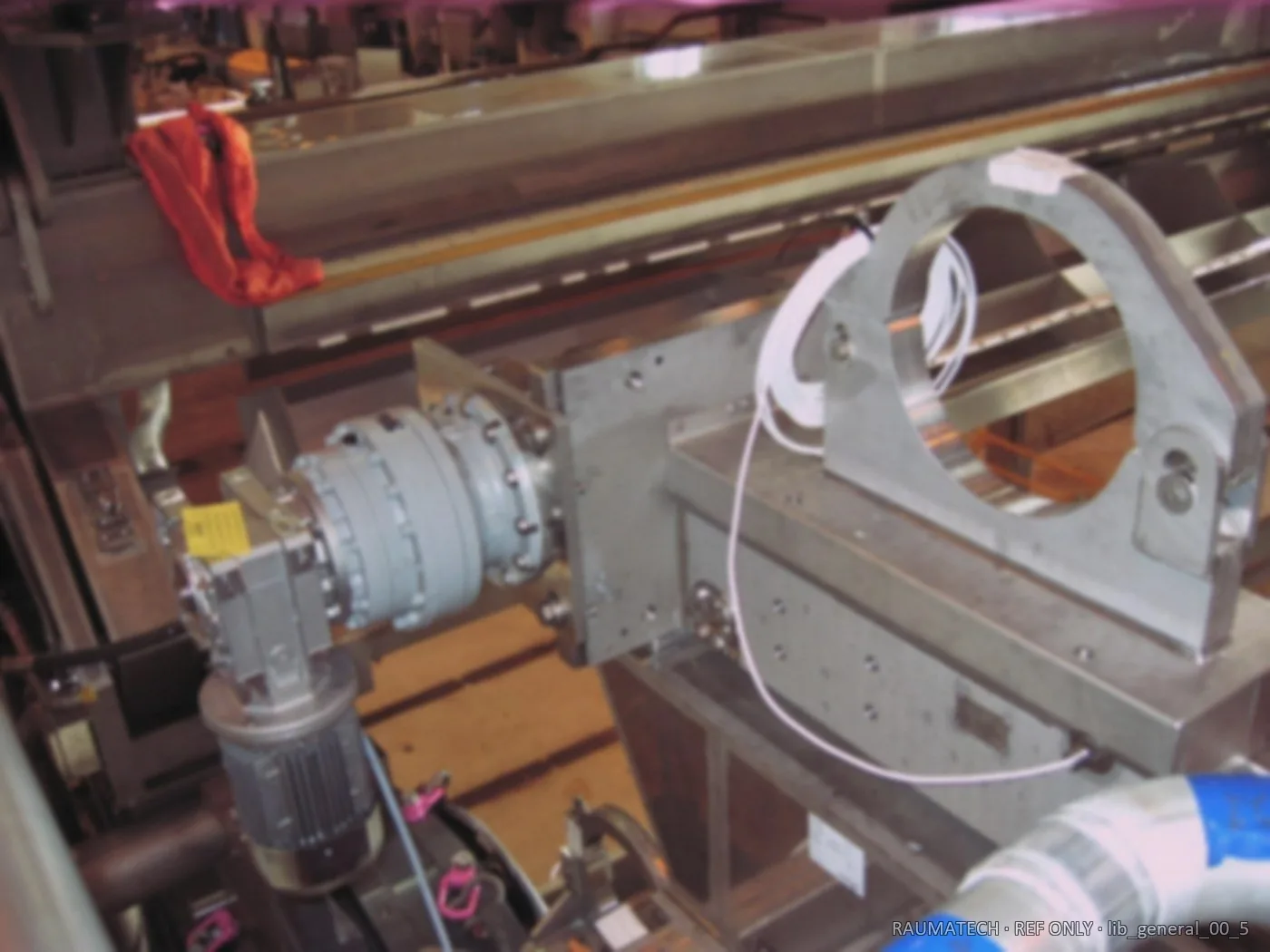 Tensioner and lifting arm on site