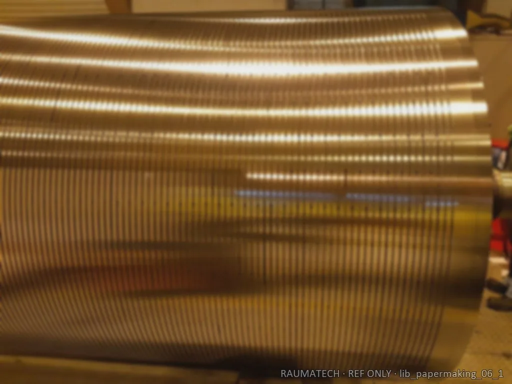 Grooved cylinder surface detail